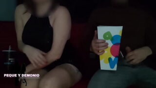 MANOSEADA POR UN DESCONOCIDO EN EL CINE…ME MOJÓ EL COÑO Y ME DEJÉ MASTURBAR EN PÚBLICO.